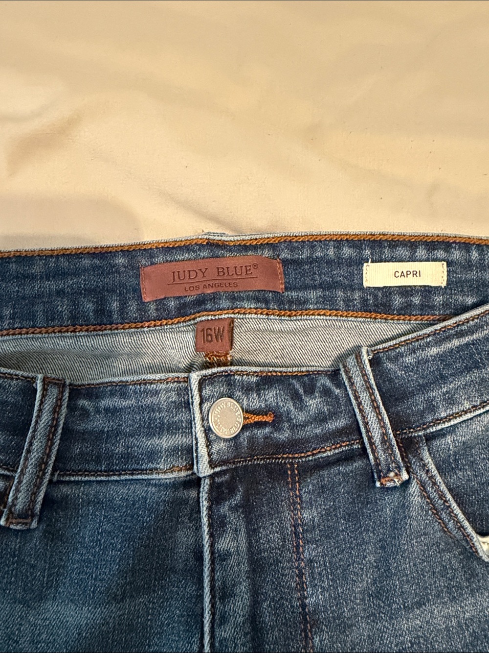 Judy Blue Dark Blue Capri Jeans with Contrast Stitching